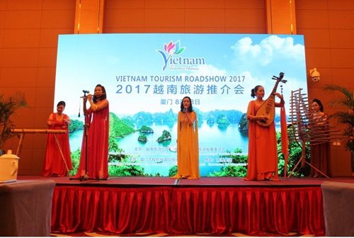 Biểu diễn văn nghệ tại Chương trình giới thiệu du lịch Việt Nam tại Hạ Môn